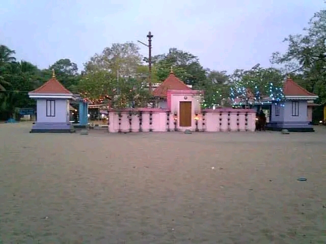 Idackadu Njaneswara Siva Temple Alappuzha