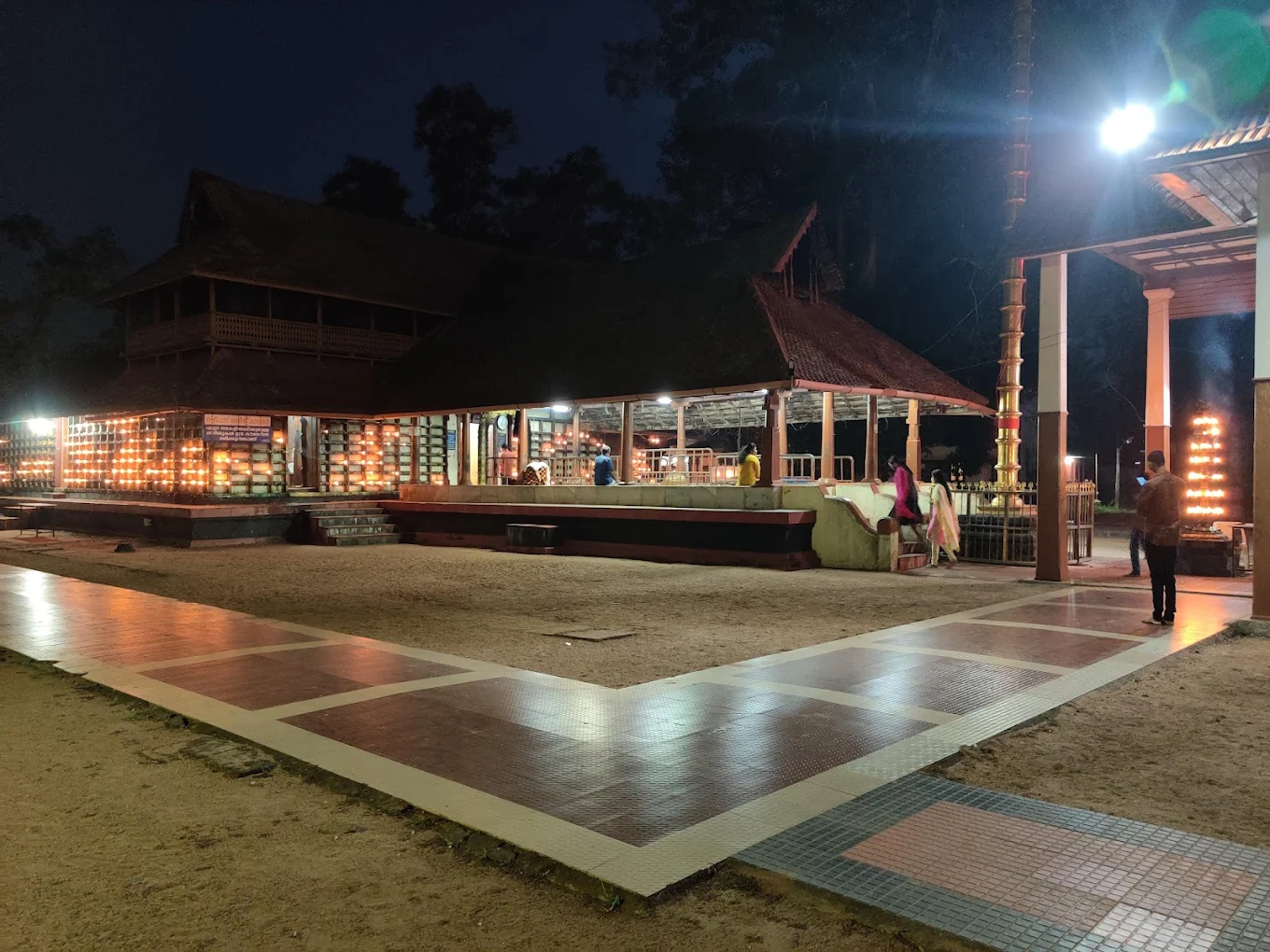 Mullakkal Rajarajeswari Temple Poojas