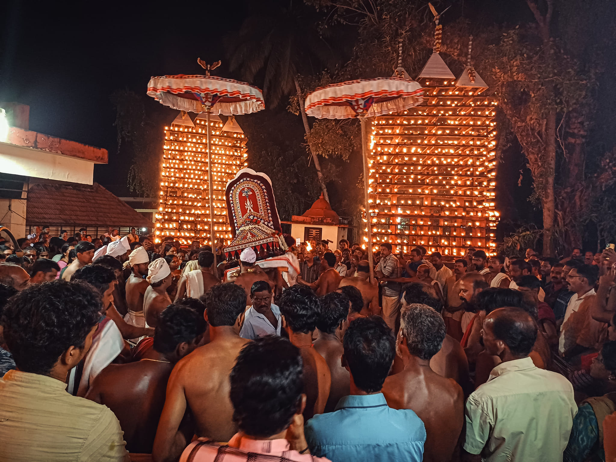 karipolil Sree Bhagavathi Temple wayanad Dresscode