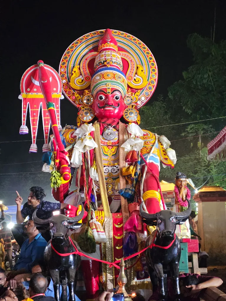 Traditional Kerala architecture at Chettikulangara Bhagavathi Temple