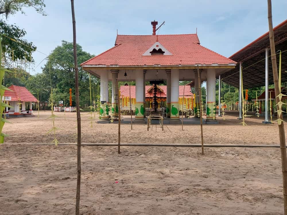 Nalukulangara Maha Devi Temple Poojas