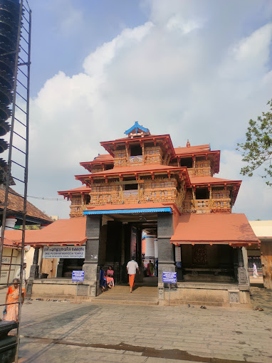 Sree Poornathrayeesa Temple images