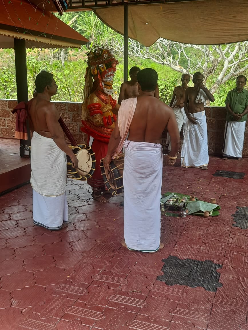 Pothamkandam Sree Vishnumoorthy  kannur Dresscode