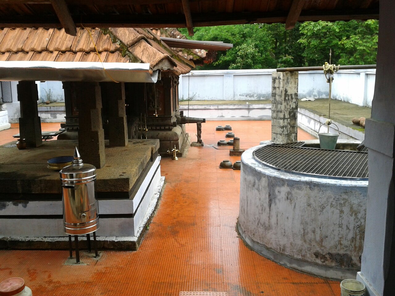 Irumbuzhi Sree Vishnu Temple