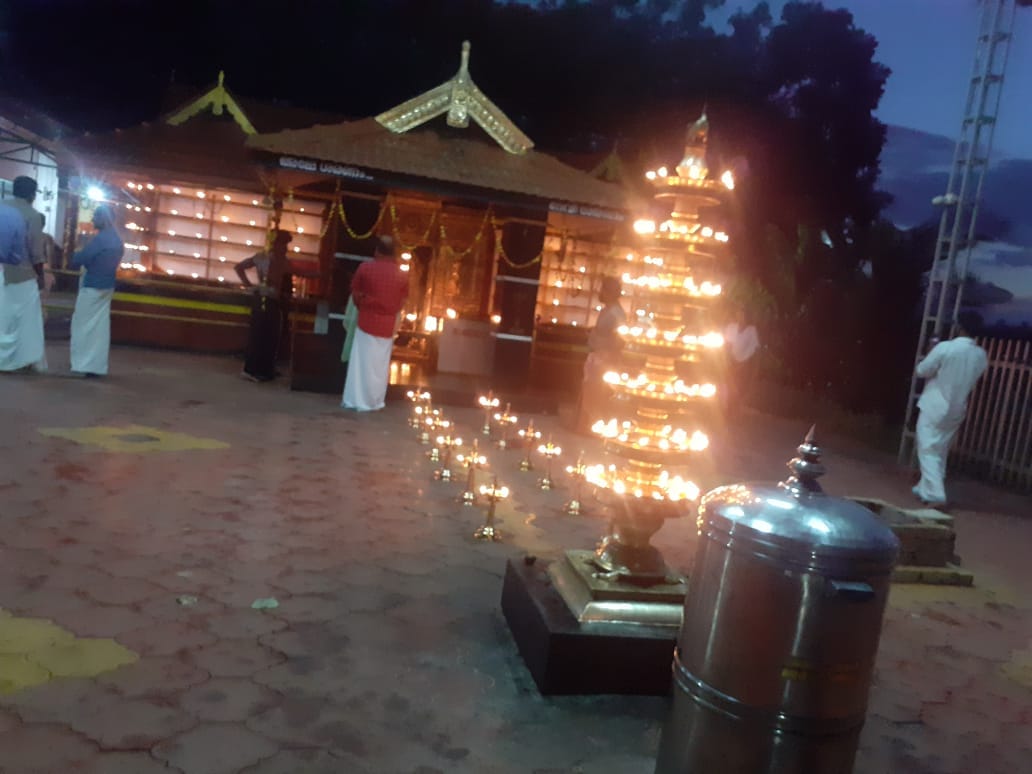 Chettikulangara Sree Bhagavathi Temple Palakkad Dresscode