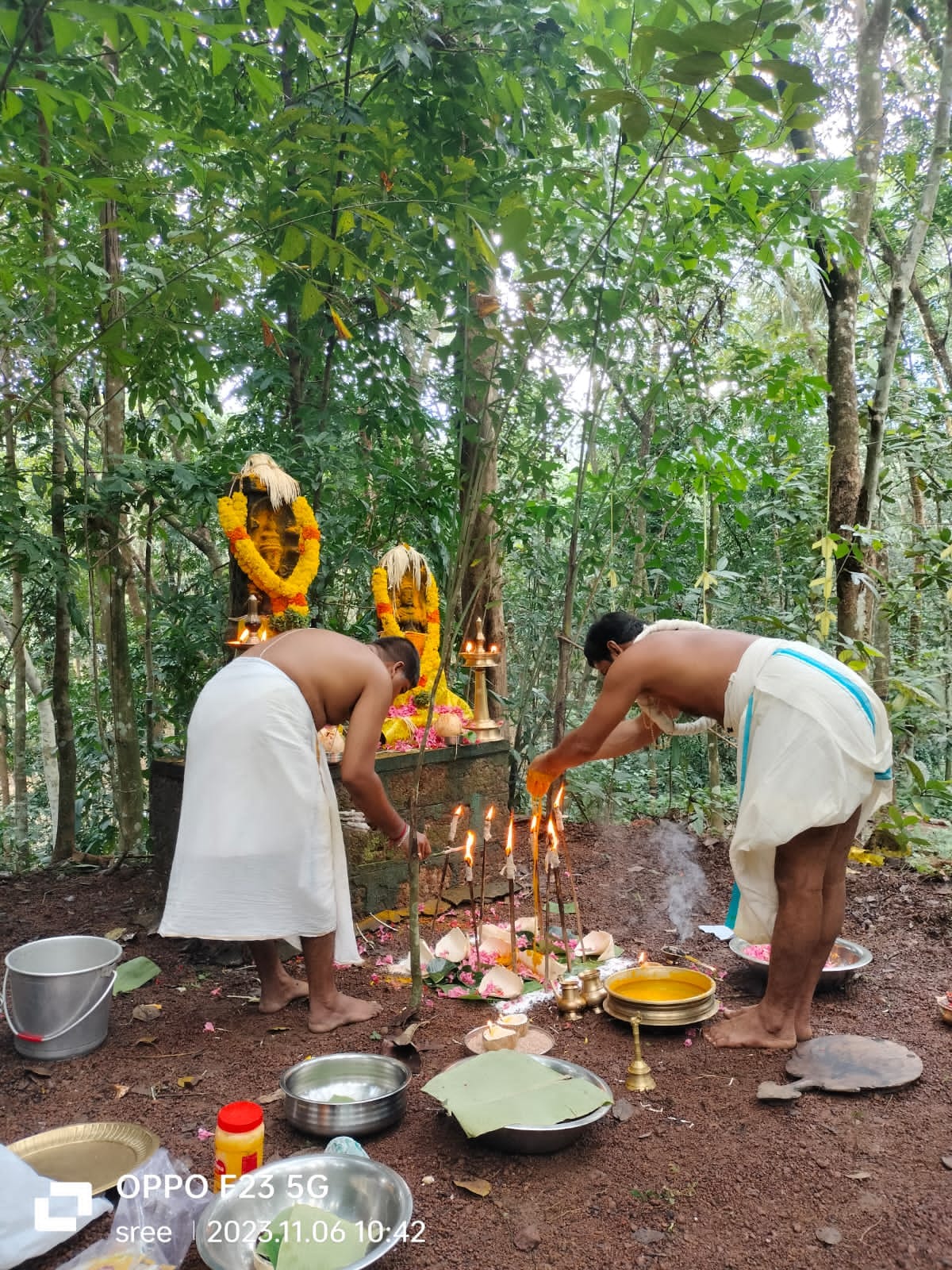 Ponvelikkavu Sree Bhagavathi is an Shakthi devi in Hinduism