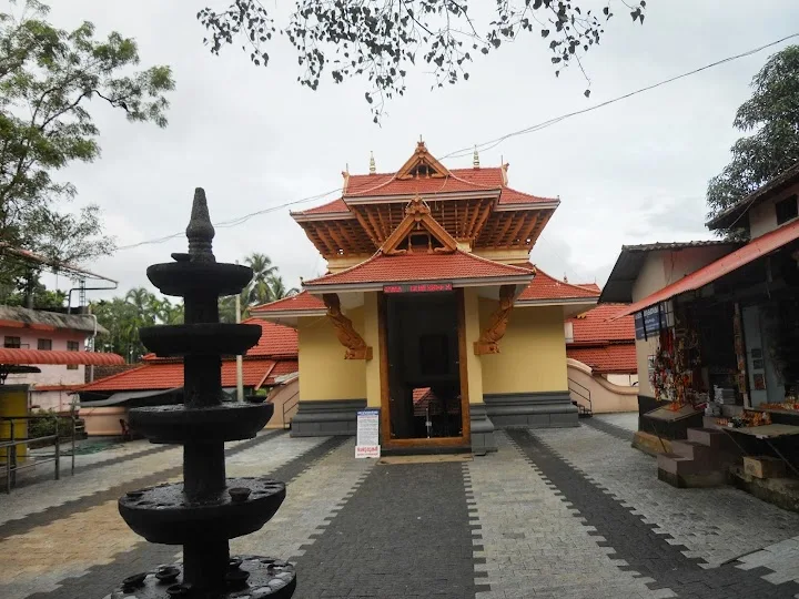 Kakkad Mahaganapathy Temple entrance in Kunnamkulam, Thrissur