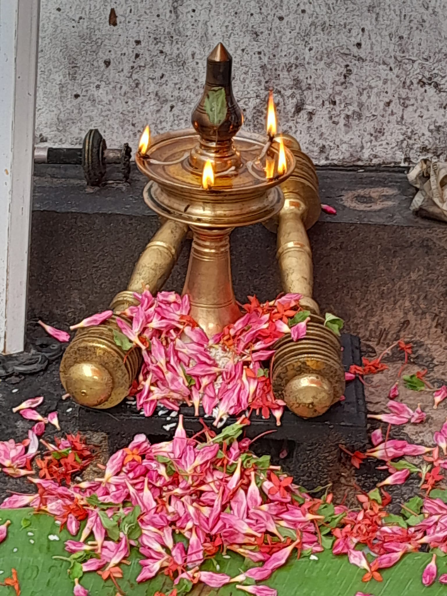 Chettikulangara Sree Bhagavathi Temple Thrissur Dresscode